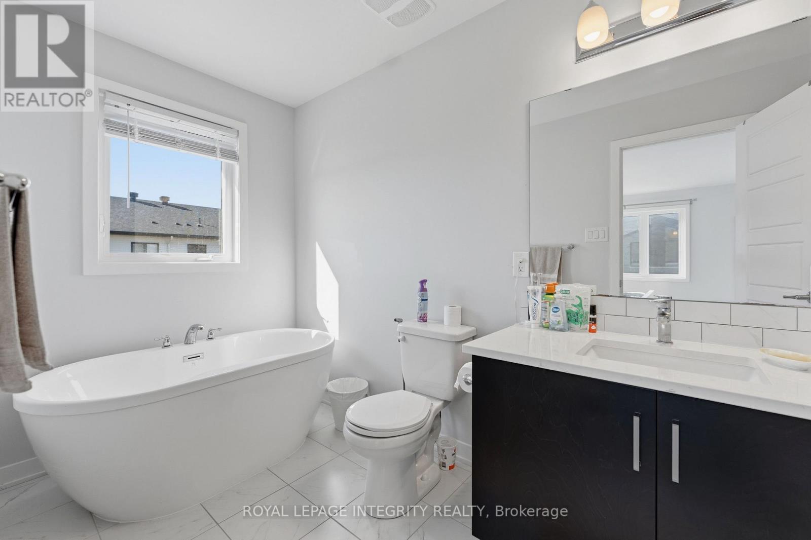 3 Bed, 4 Bath House for Sale in Ottawa – 660 FENWICK WAY, Ottawa – MLS# X13429100 - Image 23