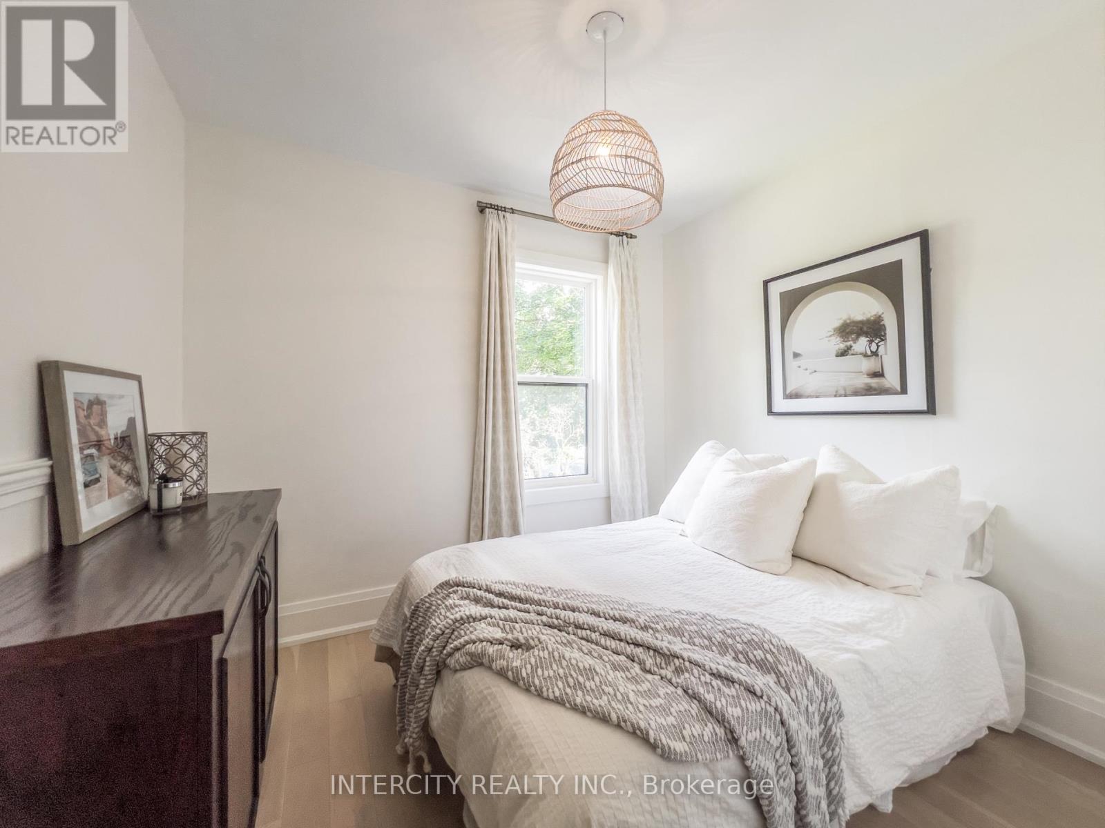 92 DAGMAR AVENUE - 8