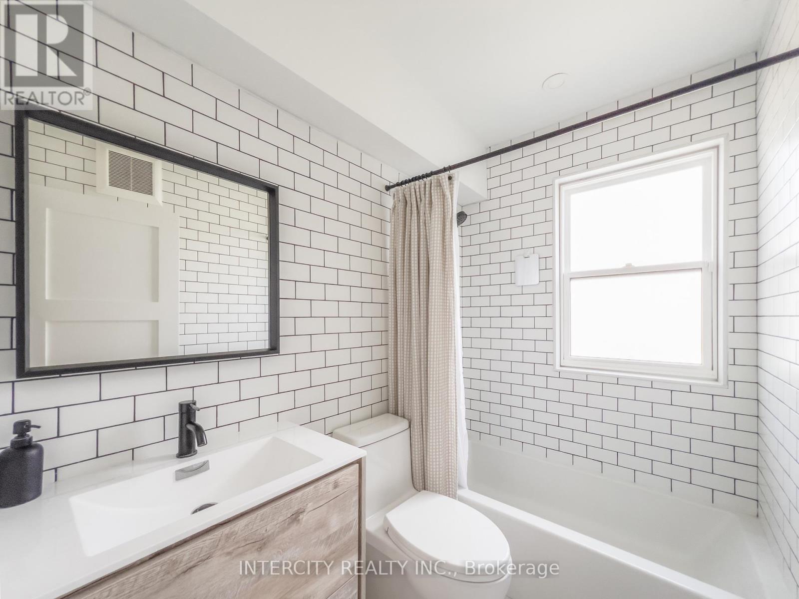 92 DAGMAR AVENUE - 17