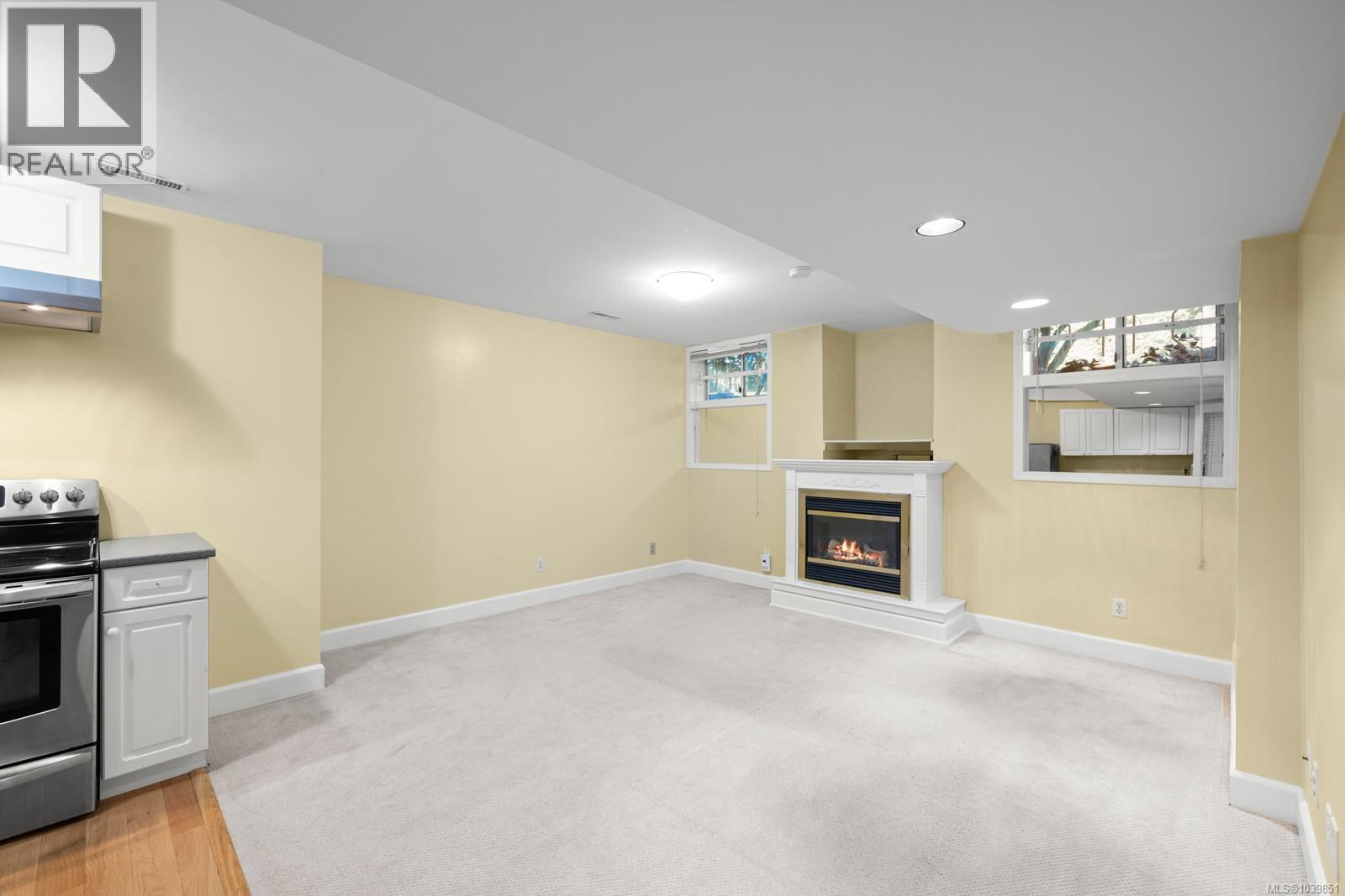 #1 4560 West Saanich Rd - 21