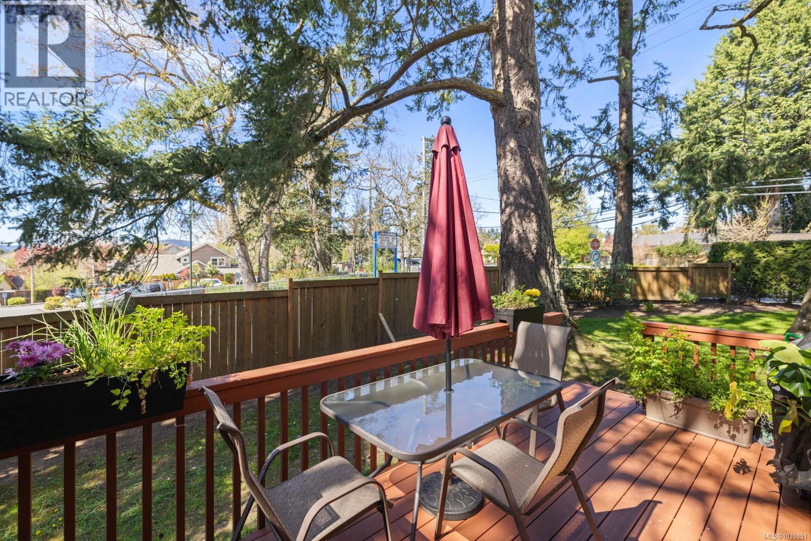 1 4560 West Saanich Road, Saanich