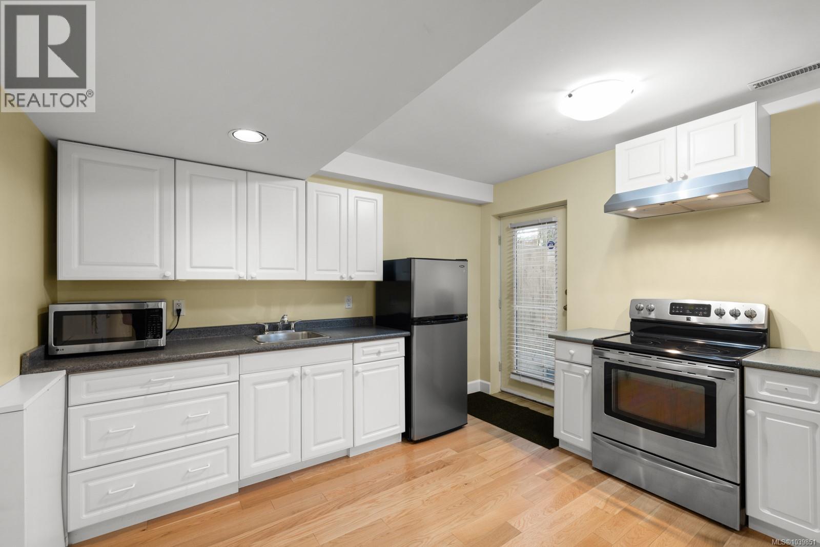 1 4560 West Saanich Road, Saanich