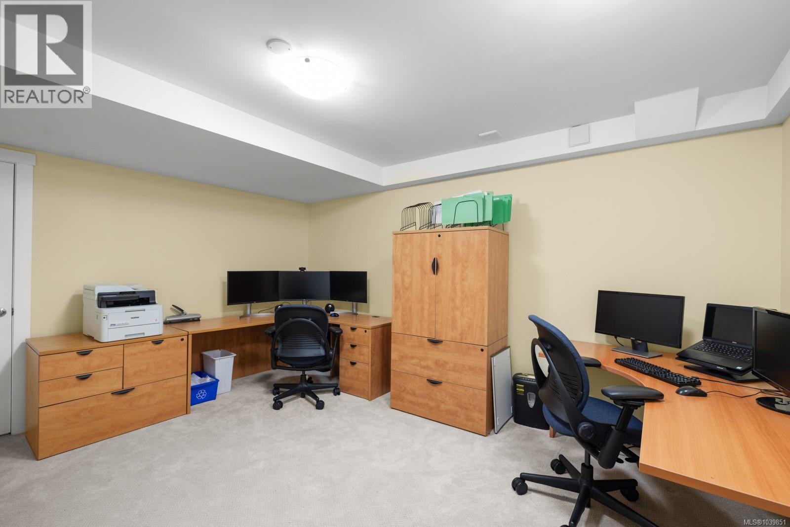 1 4560 West Saanich Road, Saanich