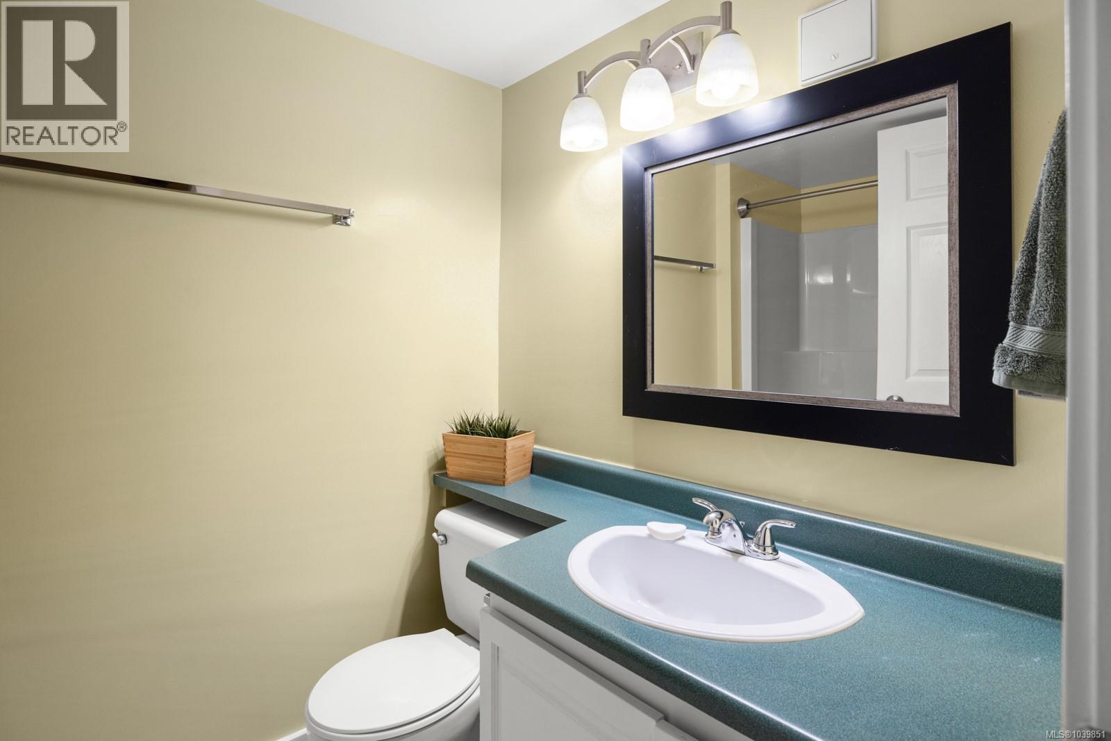 1 4560 West Saanich Road, Saanich