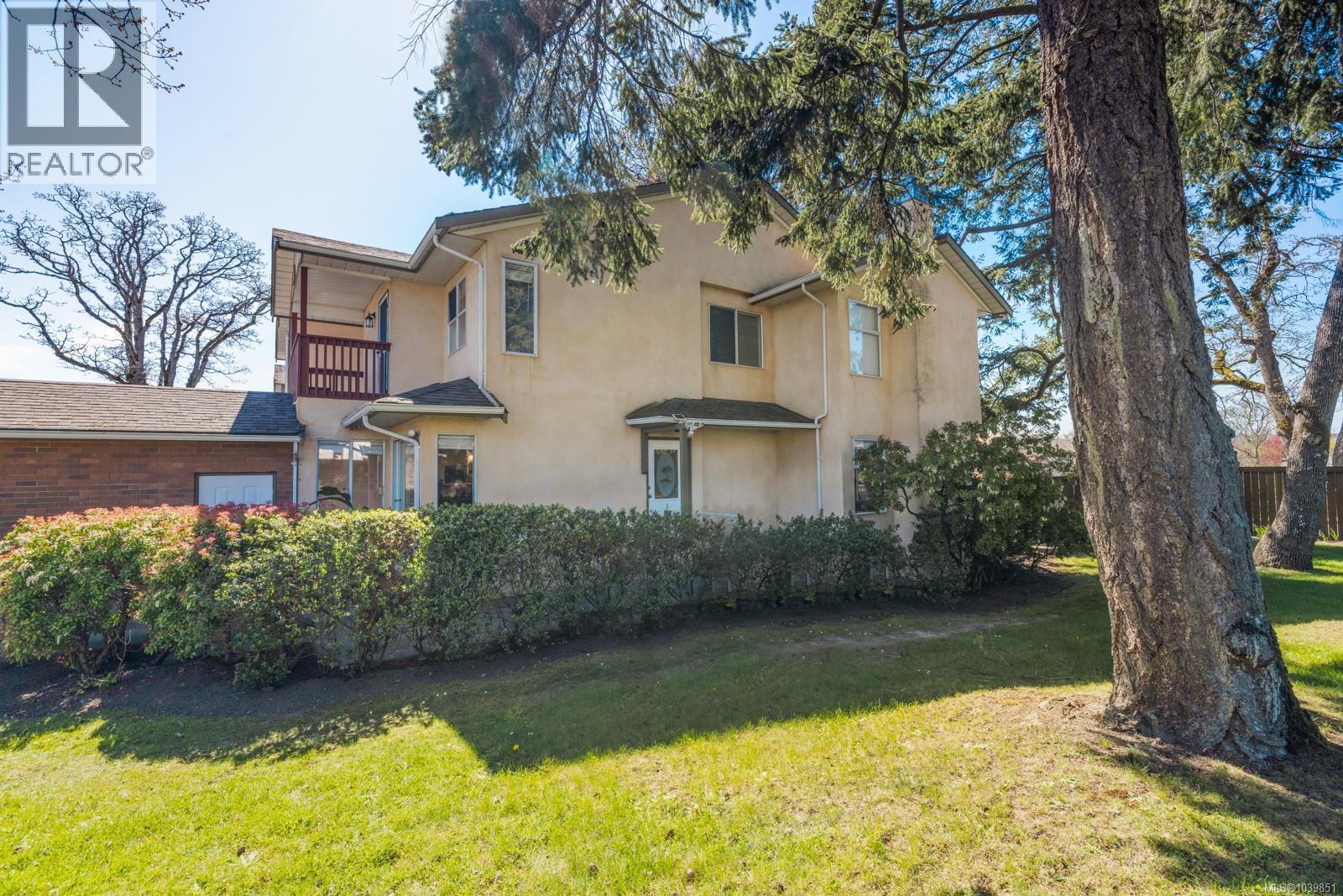 #1 4560 West Saanich Rd - 27