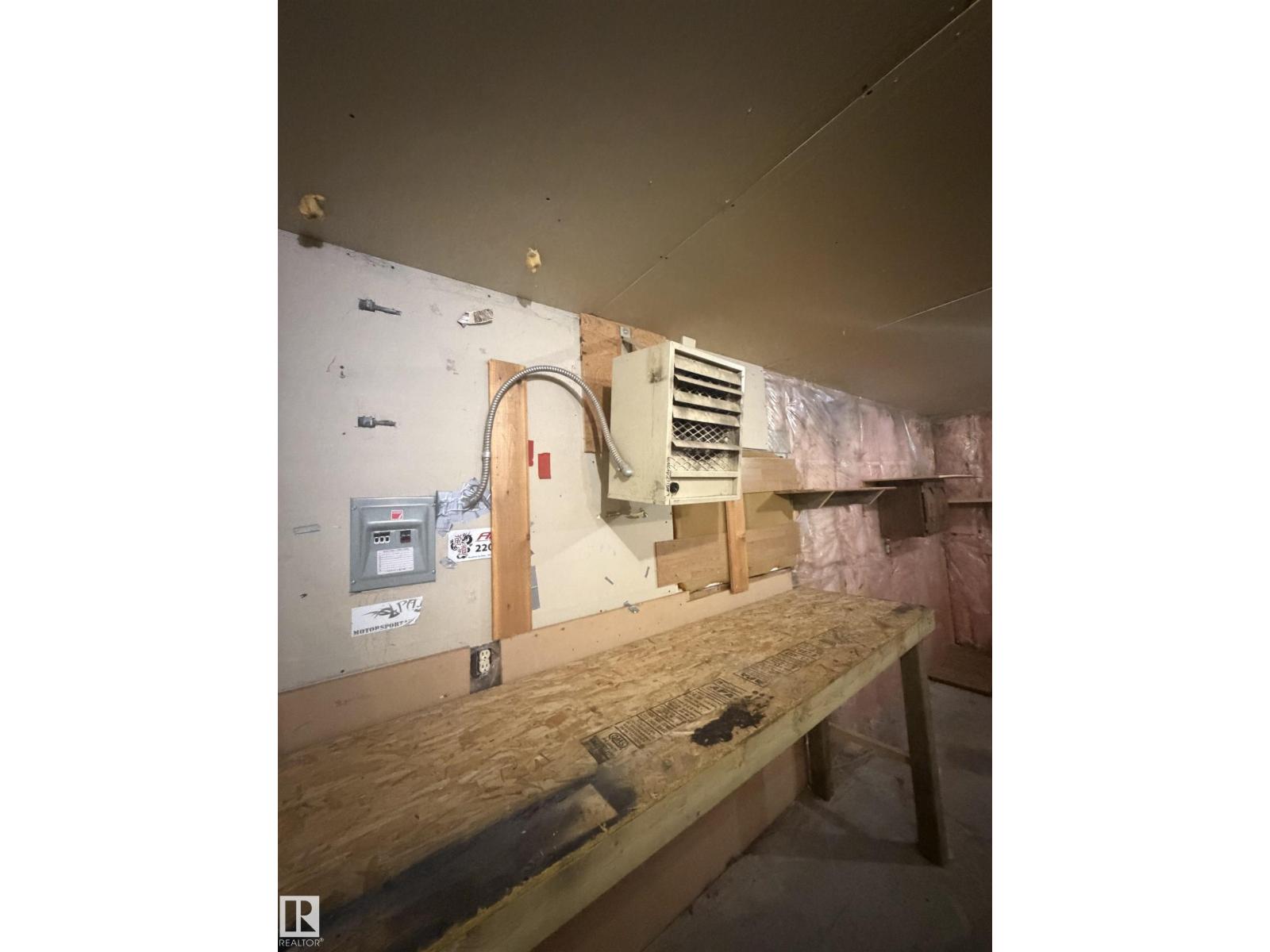 9640 74 AV NW — photo 15