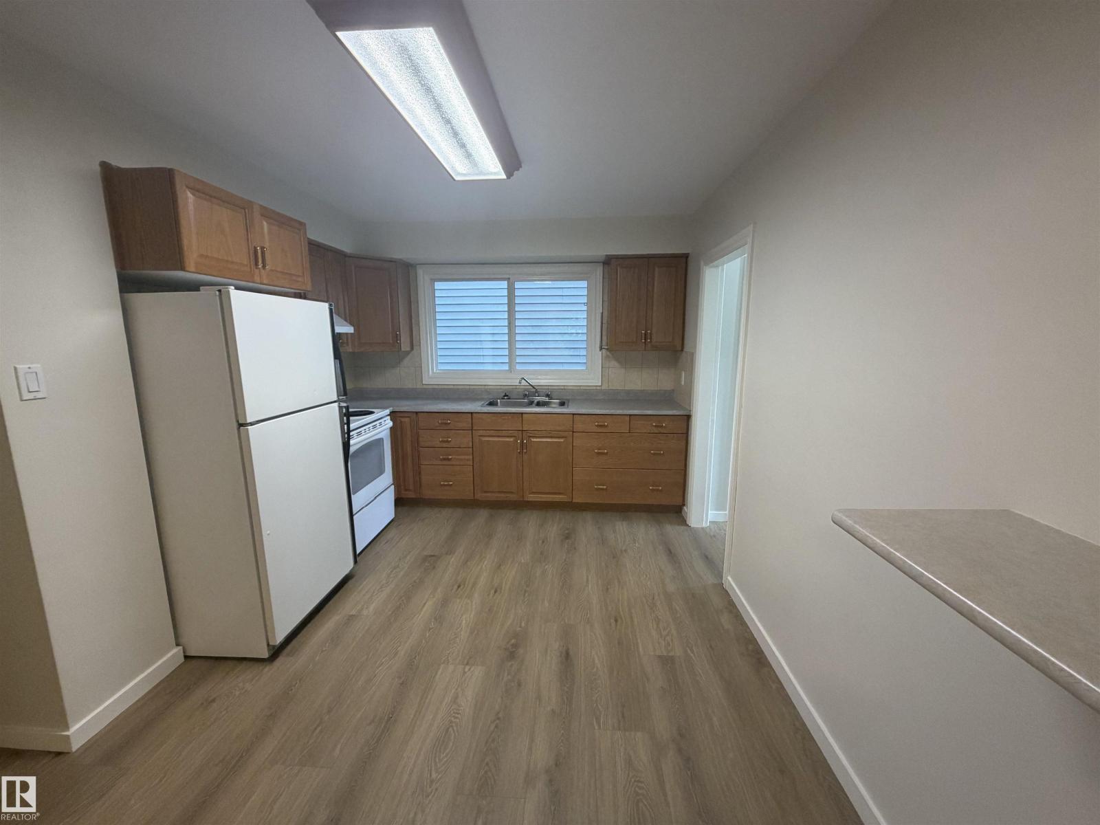 9640 74 AV NW - photo 4