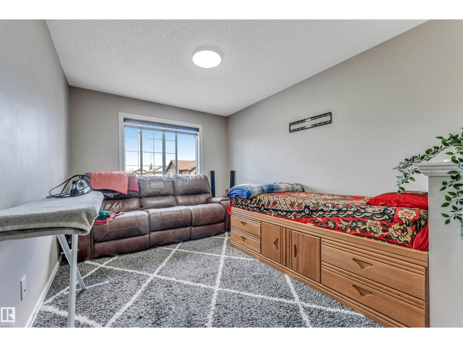 2903 16 Ave NW - 17