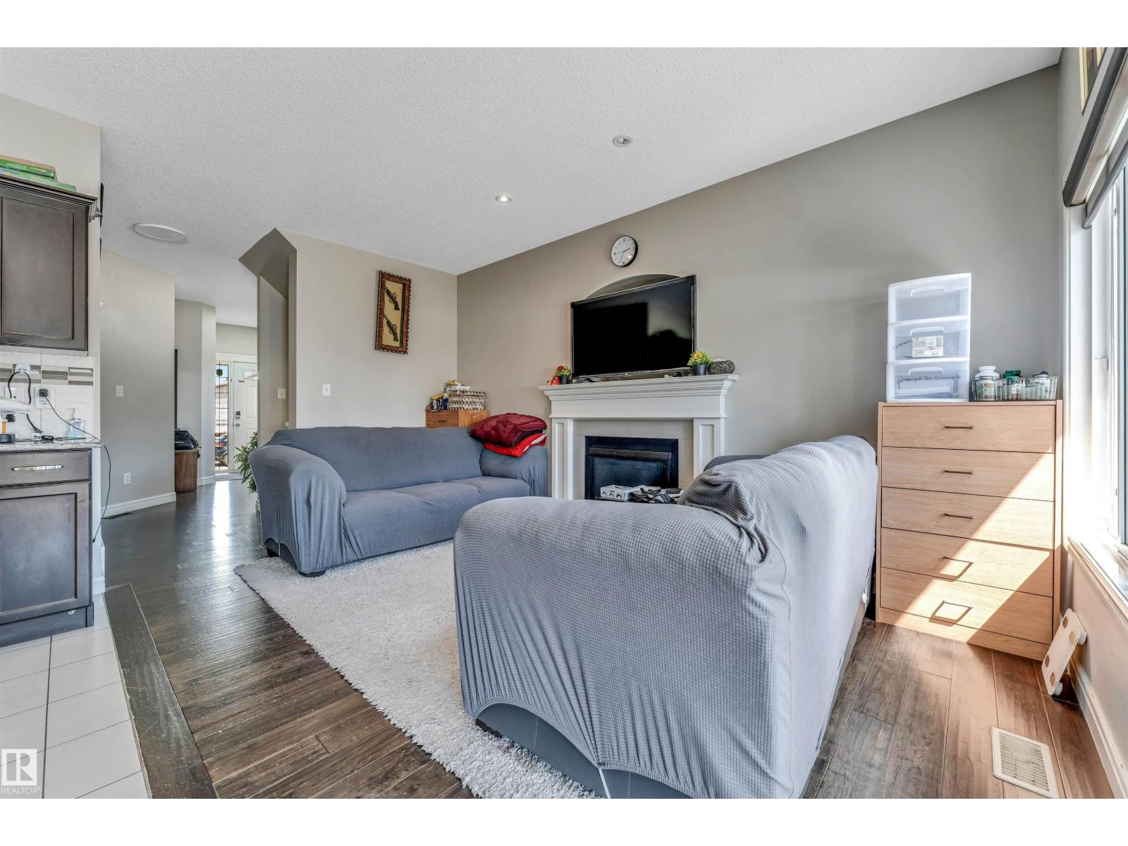 2903 16 Ave NW - 3