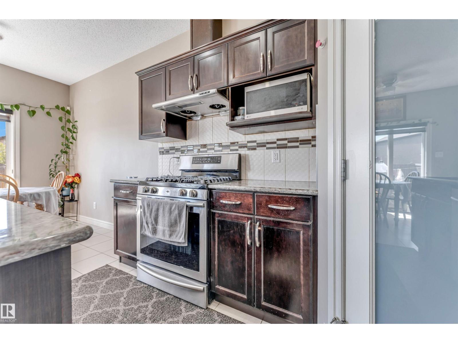 2903 16 Ave NW - 8