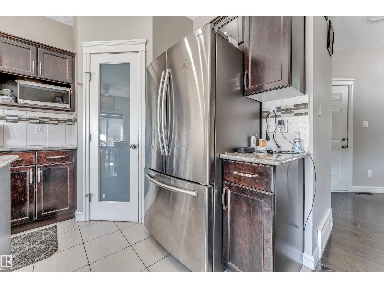 2903 16 Ave NW - 9