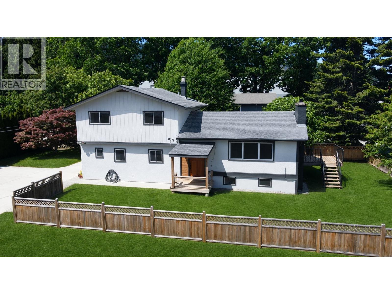 896 DAVIS ROAD, Gibsons
