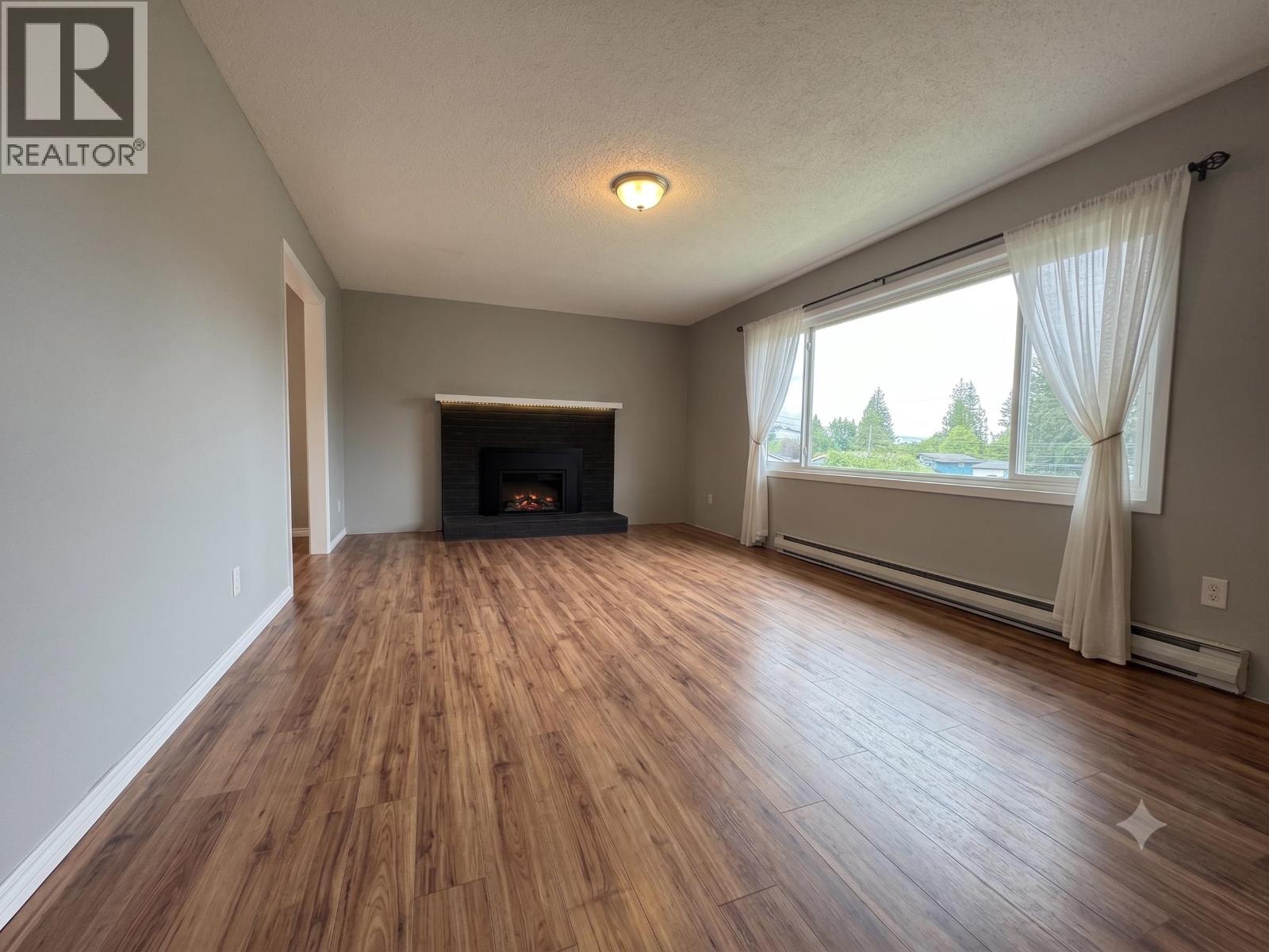 896 DAVIS ROAD, Gibsons