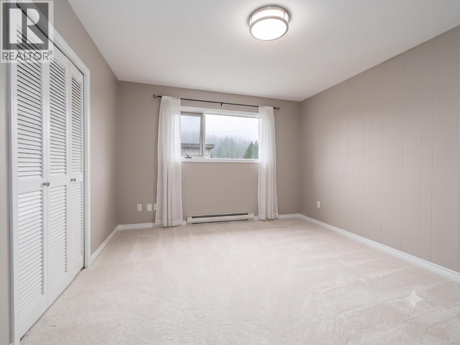 896 DAVIS ROAD, Gibsons