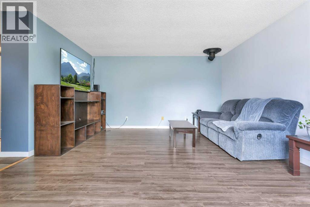 4605 53 Street — photo 9