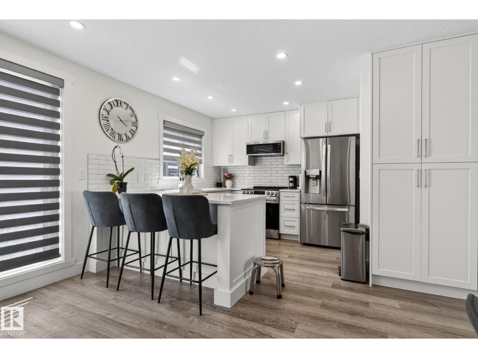 #16 9250 156 AV NW - 11