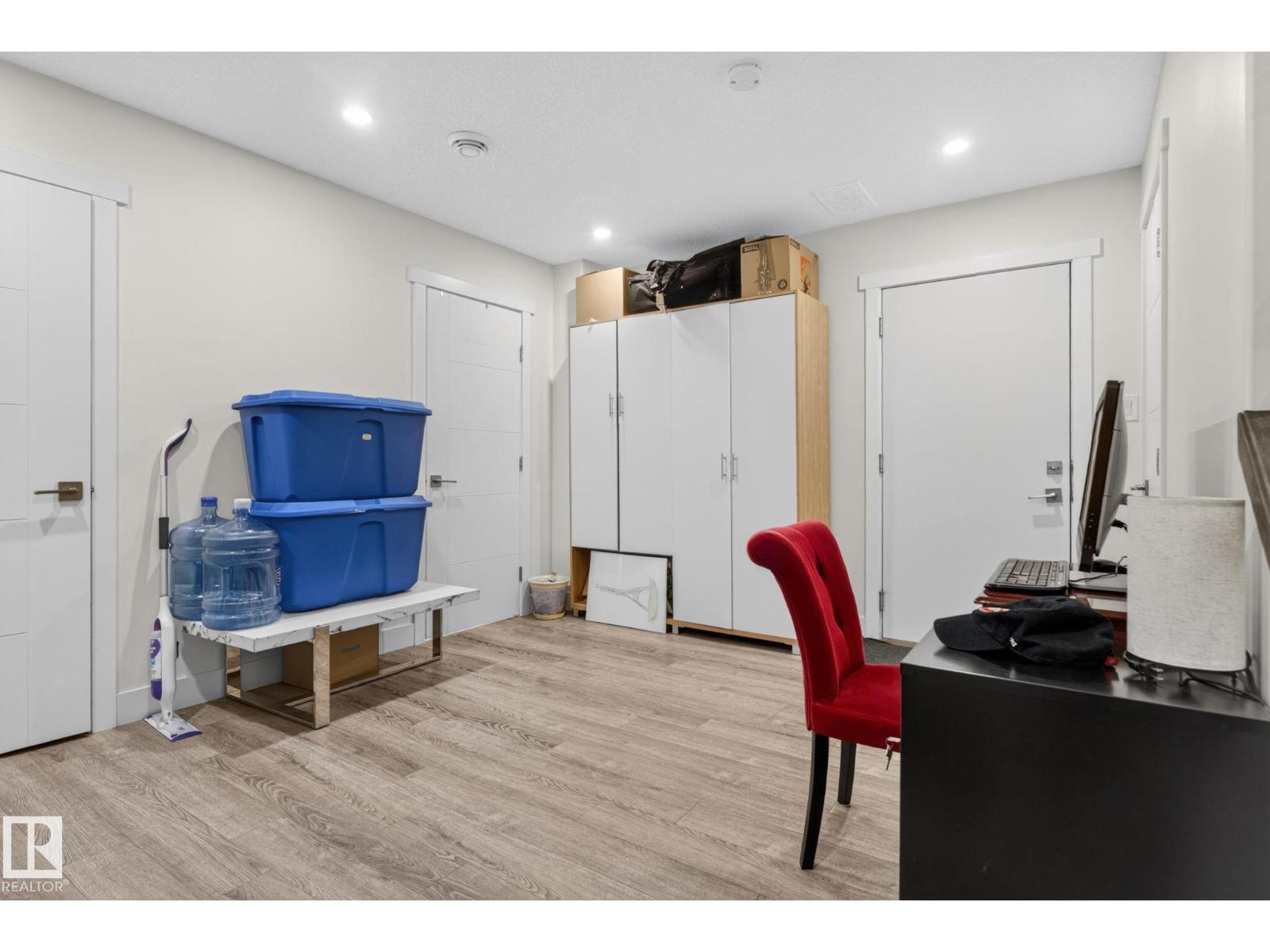#16 9250 156 AV NW - 35