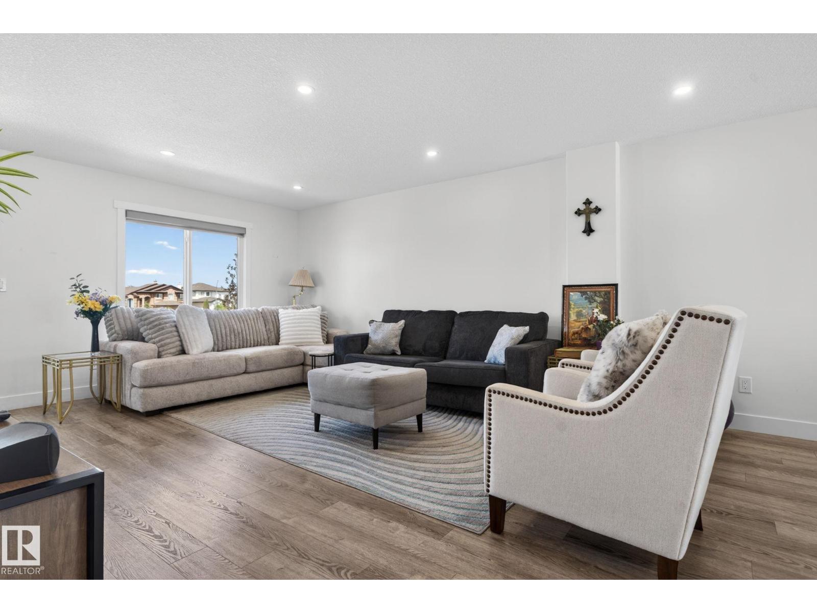 #16 9250 156 AV NW - 8