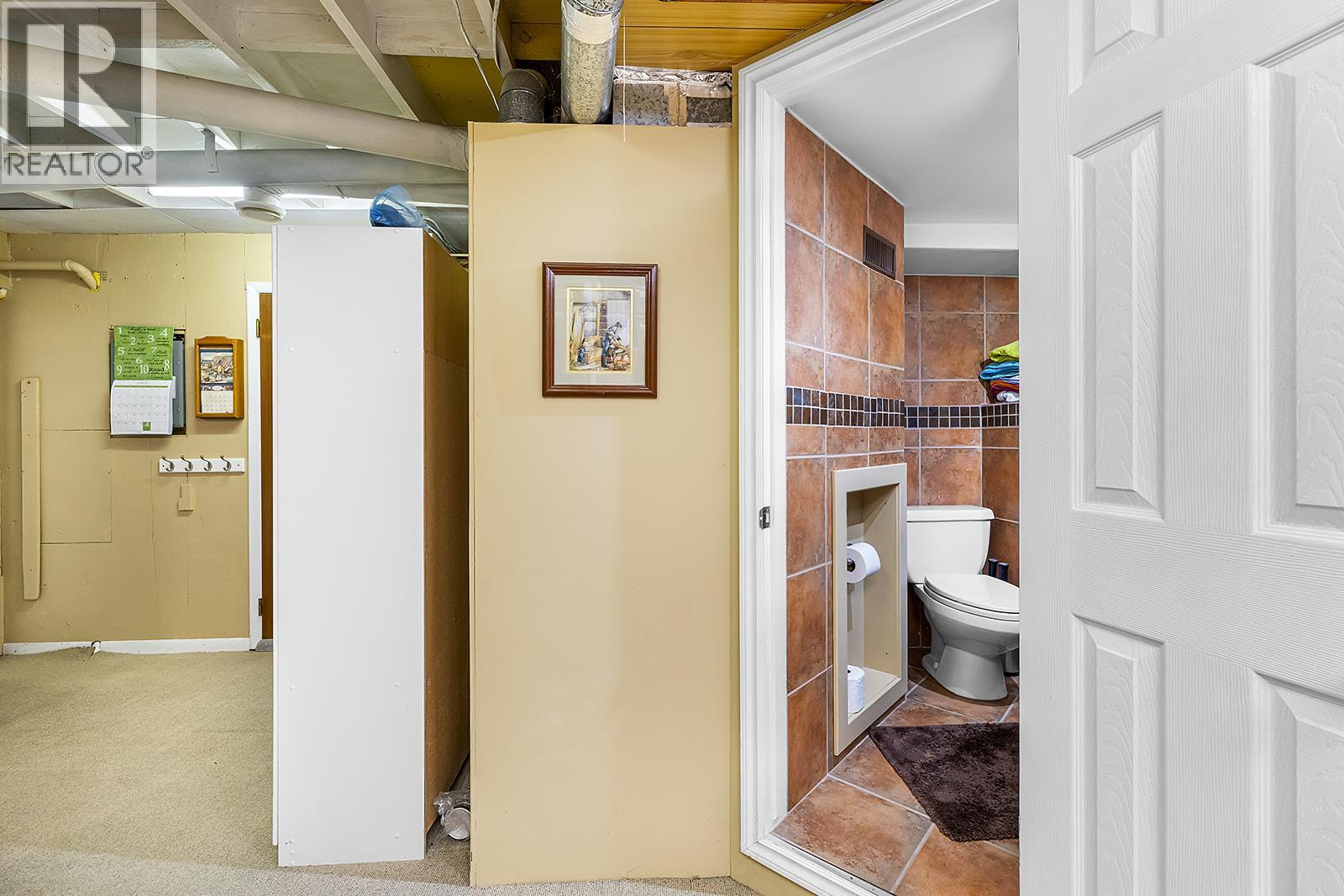 695 Lakeview Road - 42
