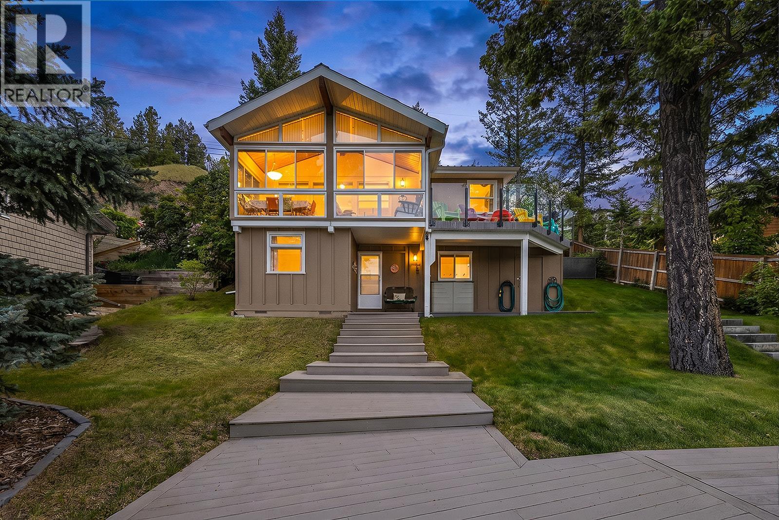695 Lakeview Road - 3