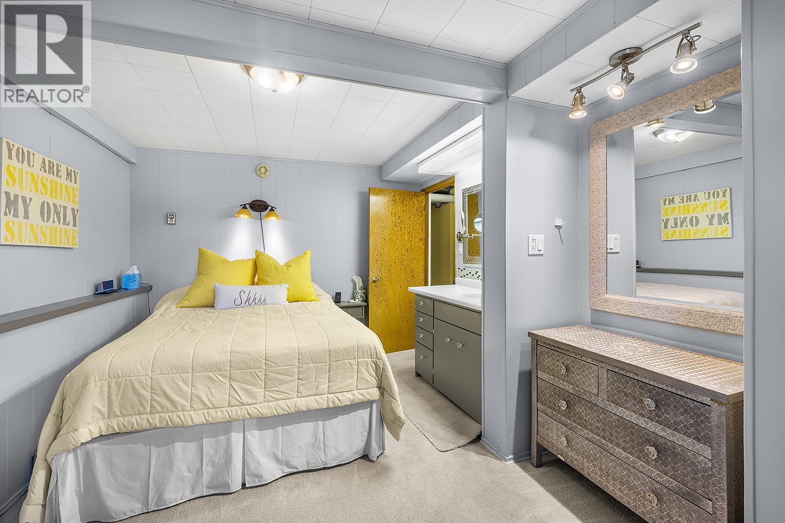 695 Lakeview Road - 36