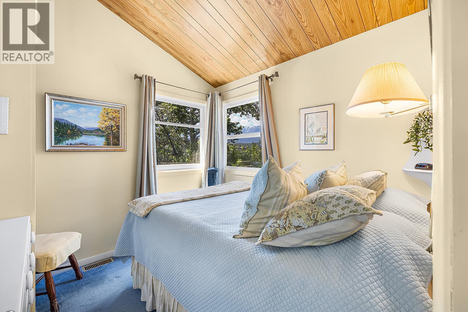 695 Lakeview Road - 24