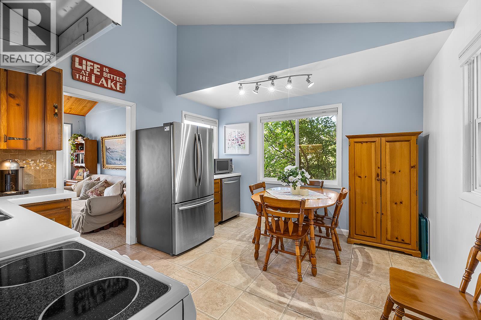695 Lakeview Road - 13