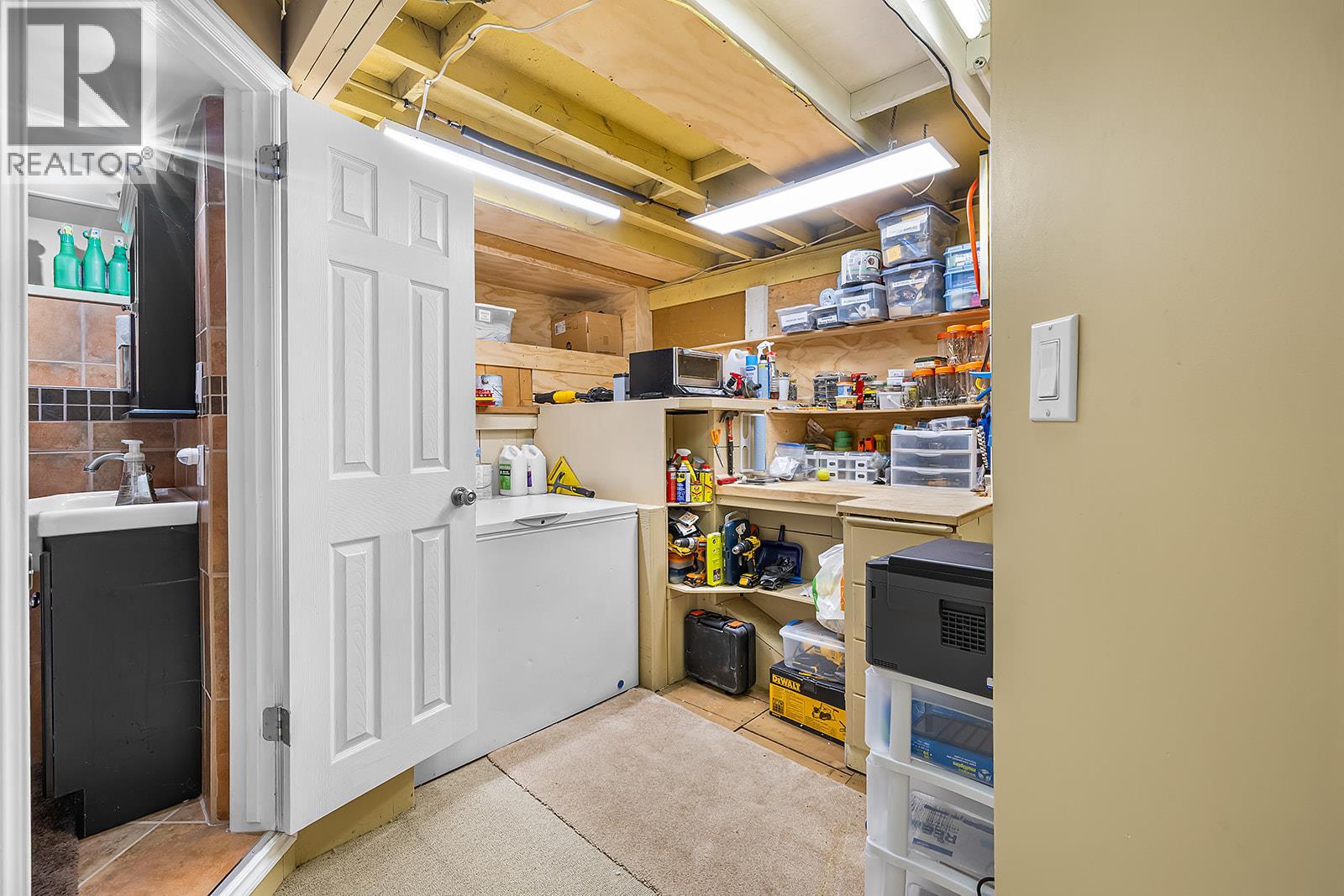 695 Lakeview Road - 40