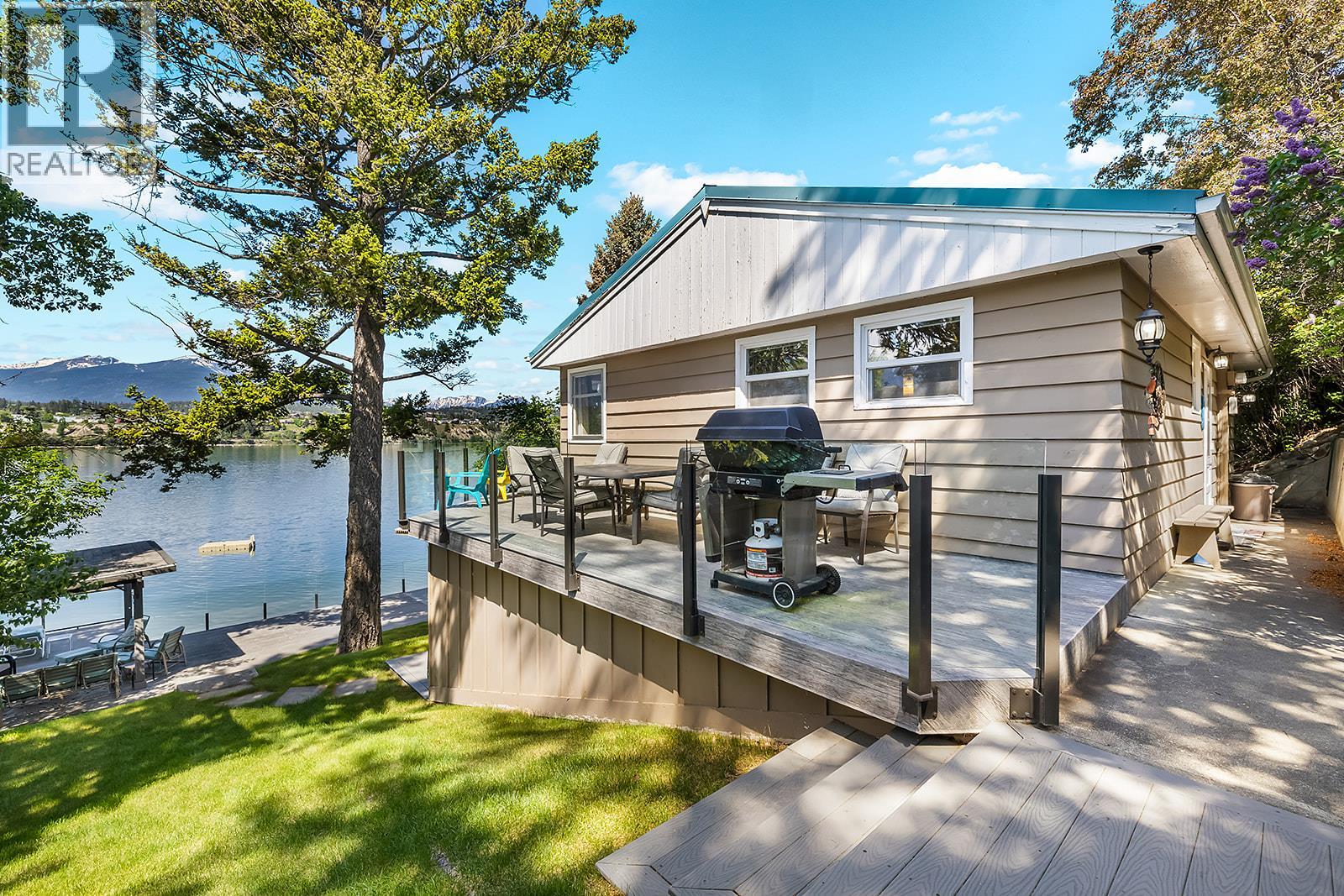 695 Lakeview Road - 8