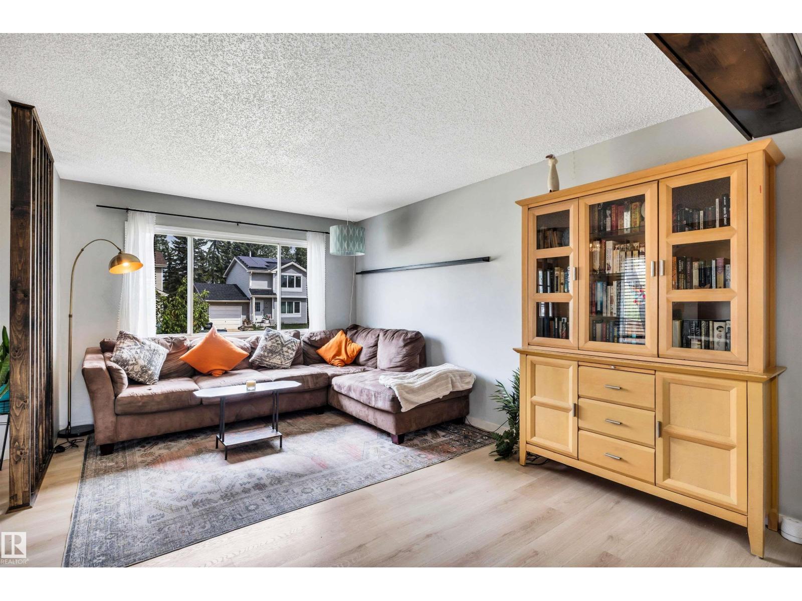 4551 33A AV NW — photo 7