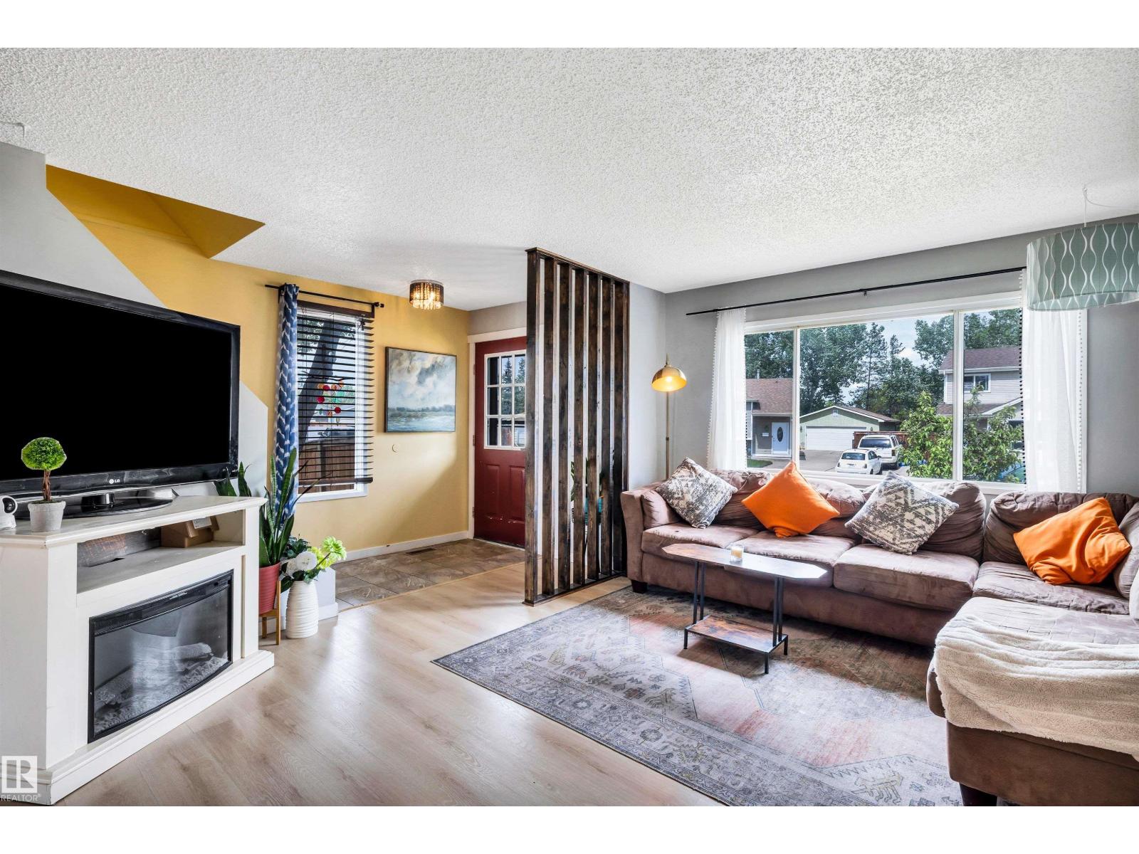 4551 33A AV NW — photo 8