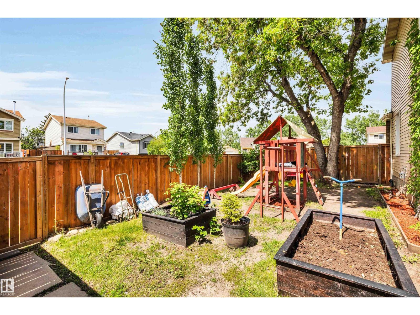 4551 33A AV NW — photo 39