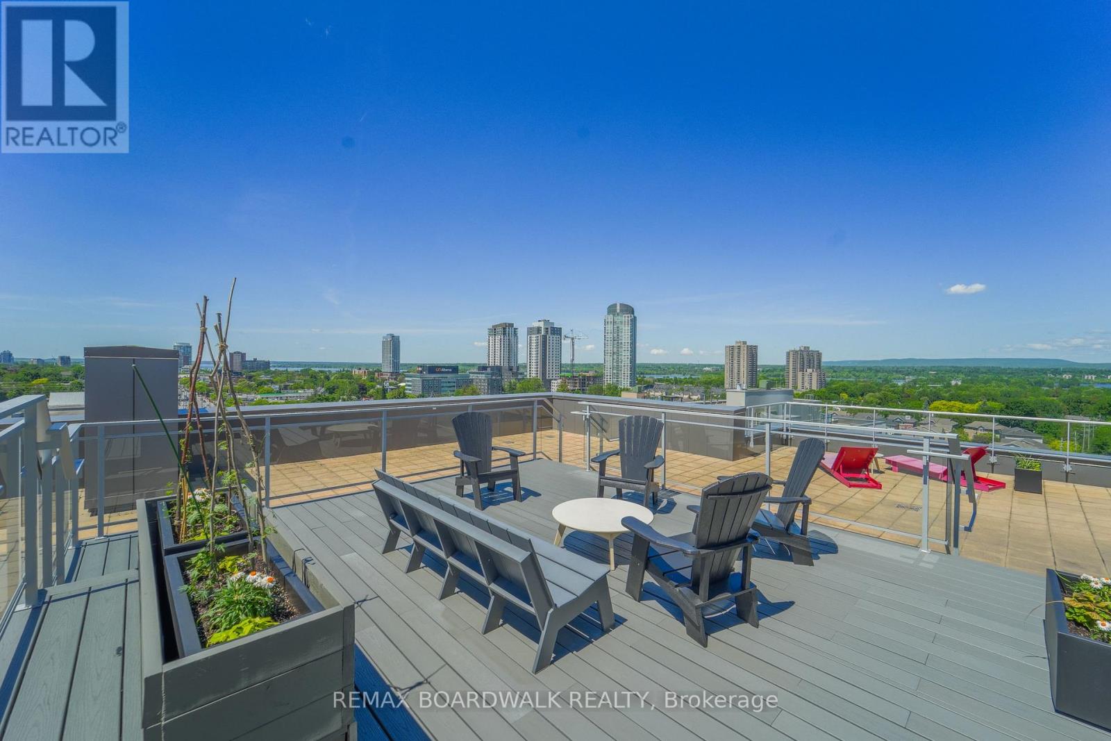 2 Bed, 2 Bath House for Sale in Ottawa – 301 – 98 RICHMOND ROAD, Ottawa – MLS# X13429174 - Image 9