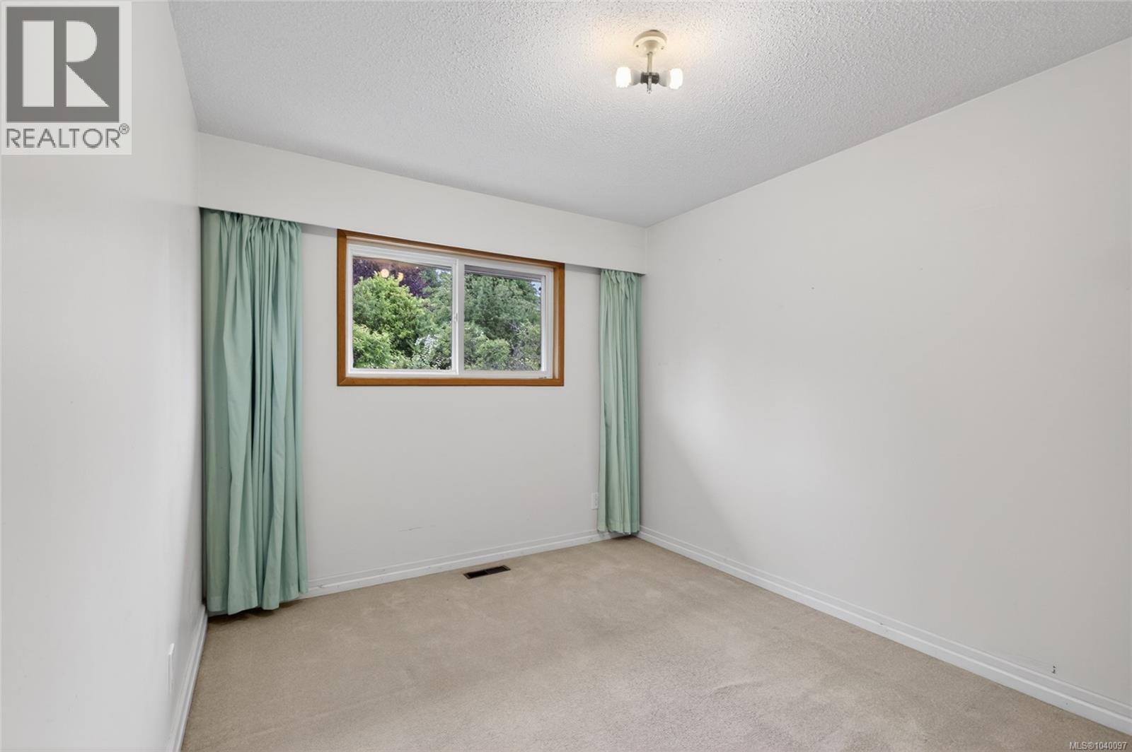 680 View Ave - 12
