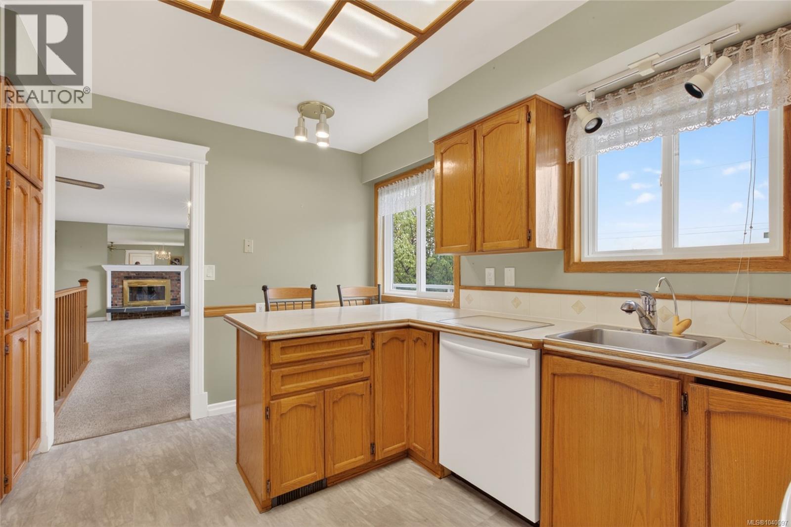 680 View Ave - 23