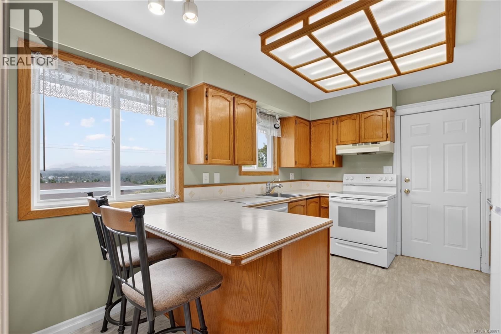 680 View Ave - 24