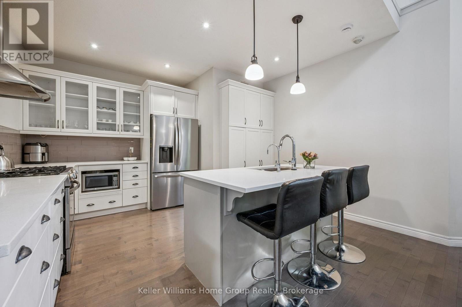 #12 254 GOSLING GARDENS - 10