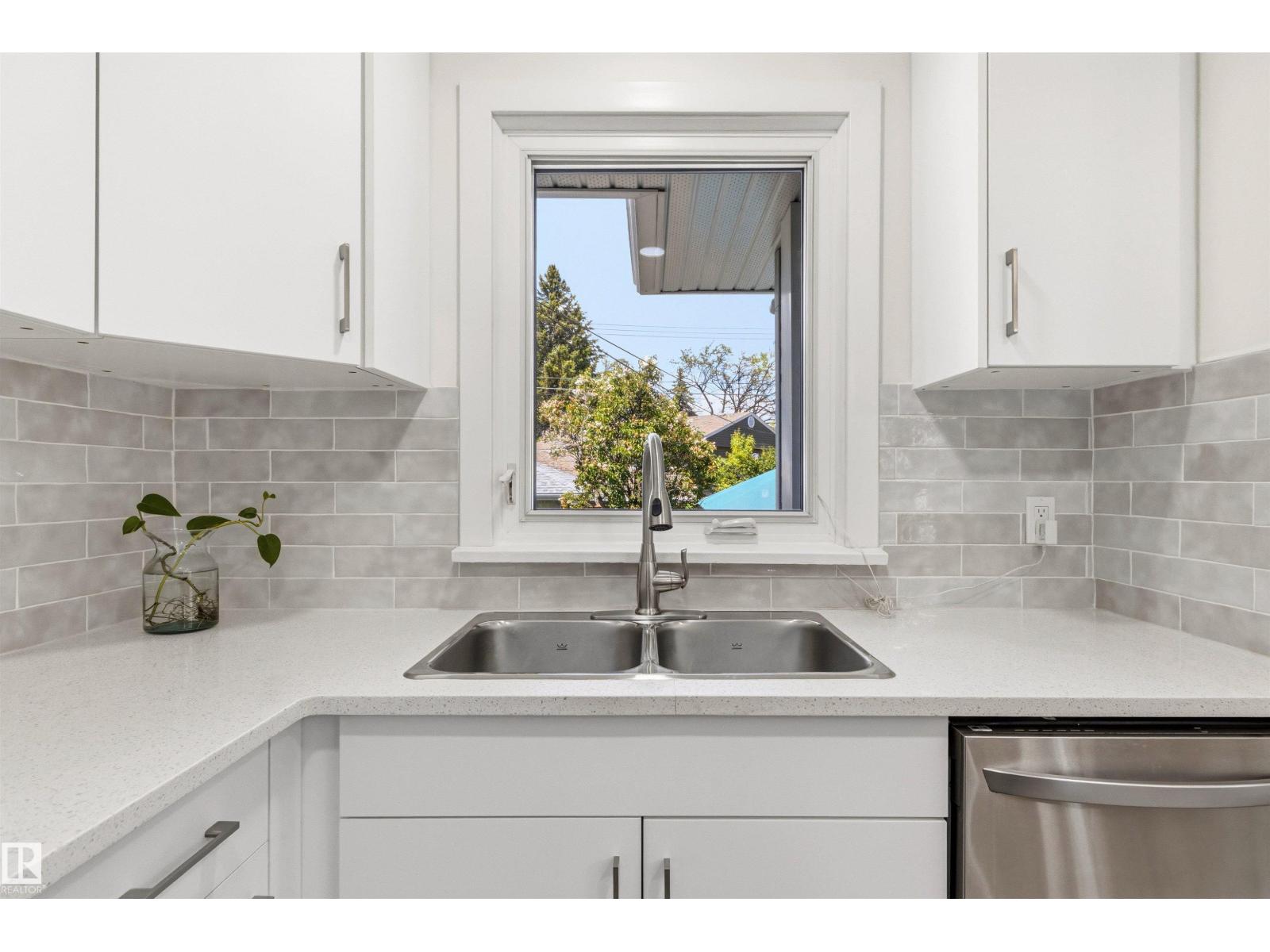 8708 89 AV NW — photo 11