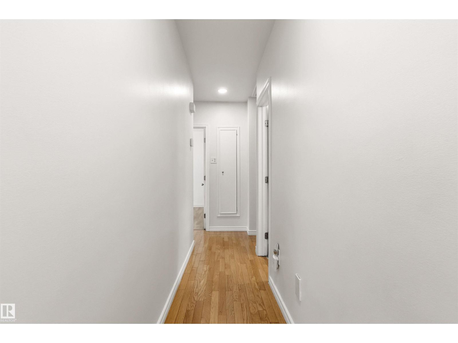 8708 89 AV NW — photo 14