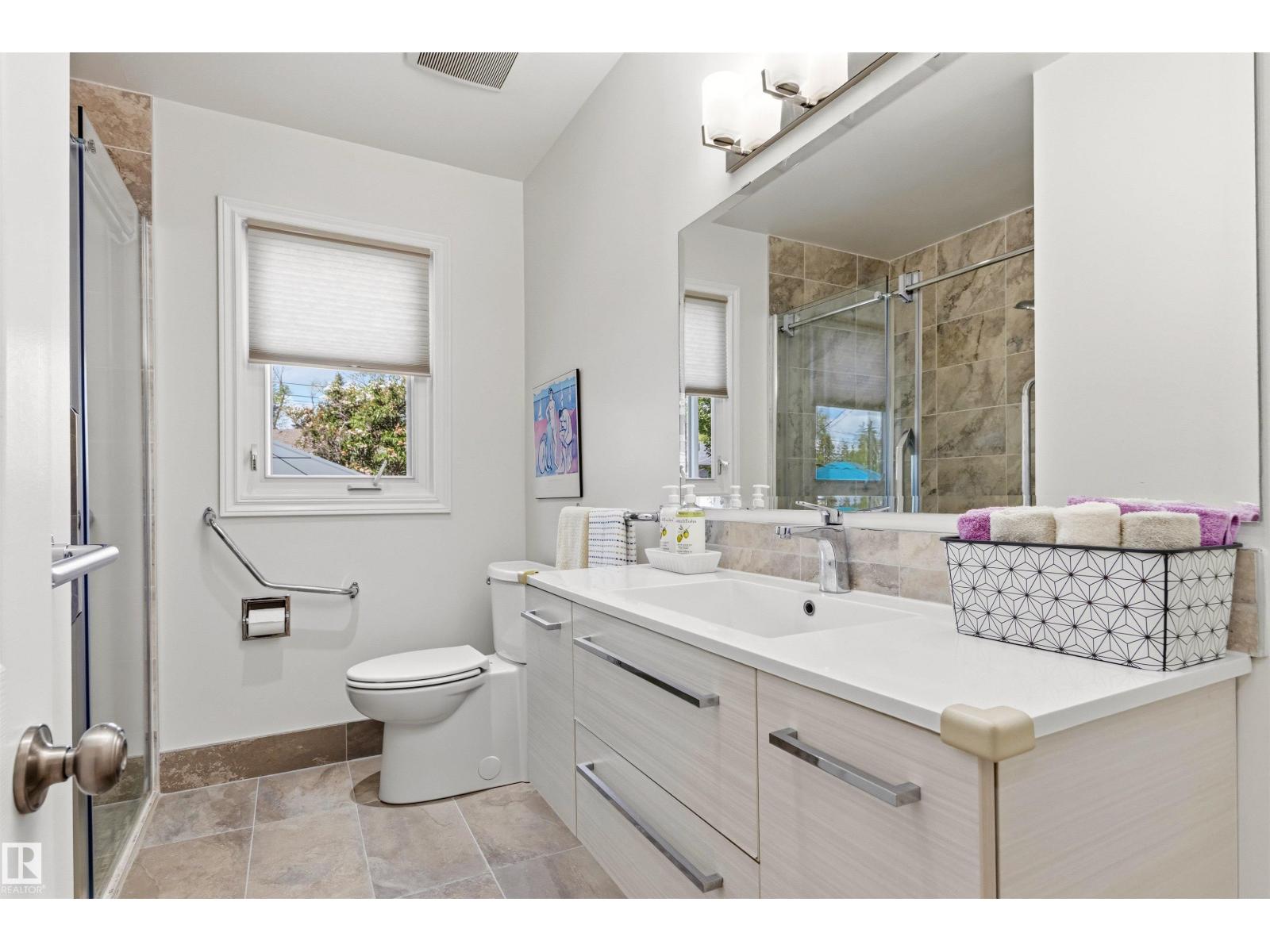 8708 89 AV NW — photo 18