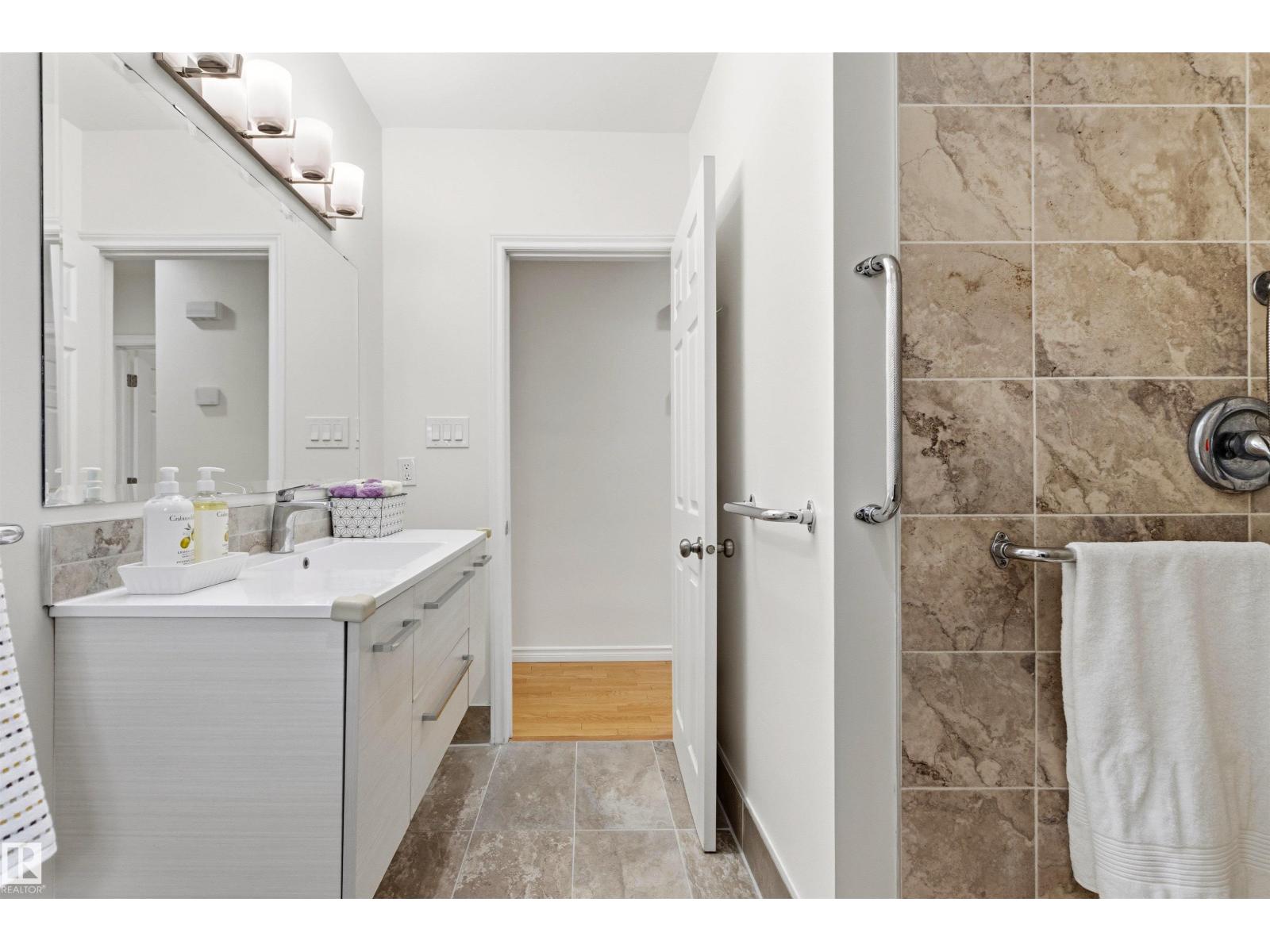 8708 89 AV NW — photo 19