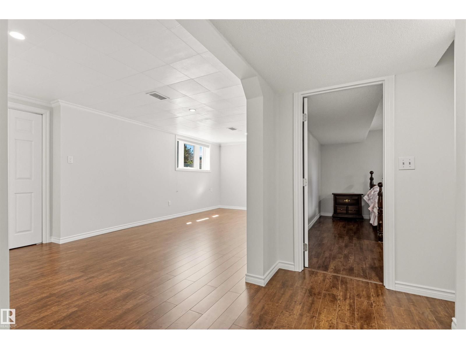 8708 89 AV NW — photo 26