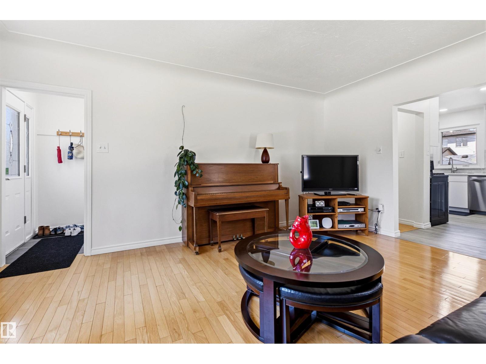 8708 89 AV NW - photo 3