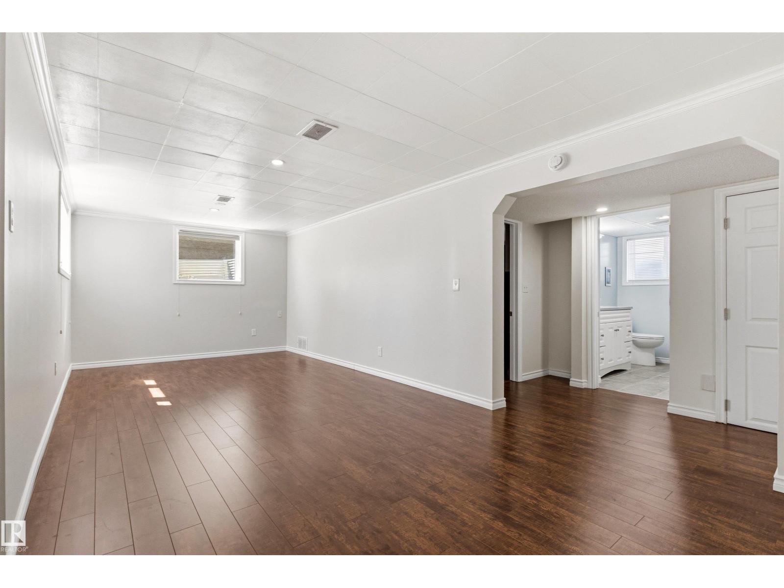 8708 89 AV NW — photo 32