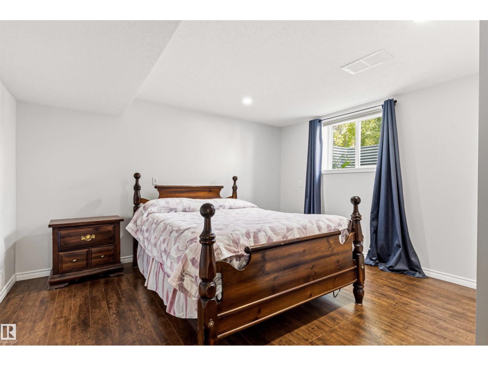 8708 89 AV NW — photo 36