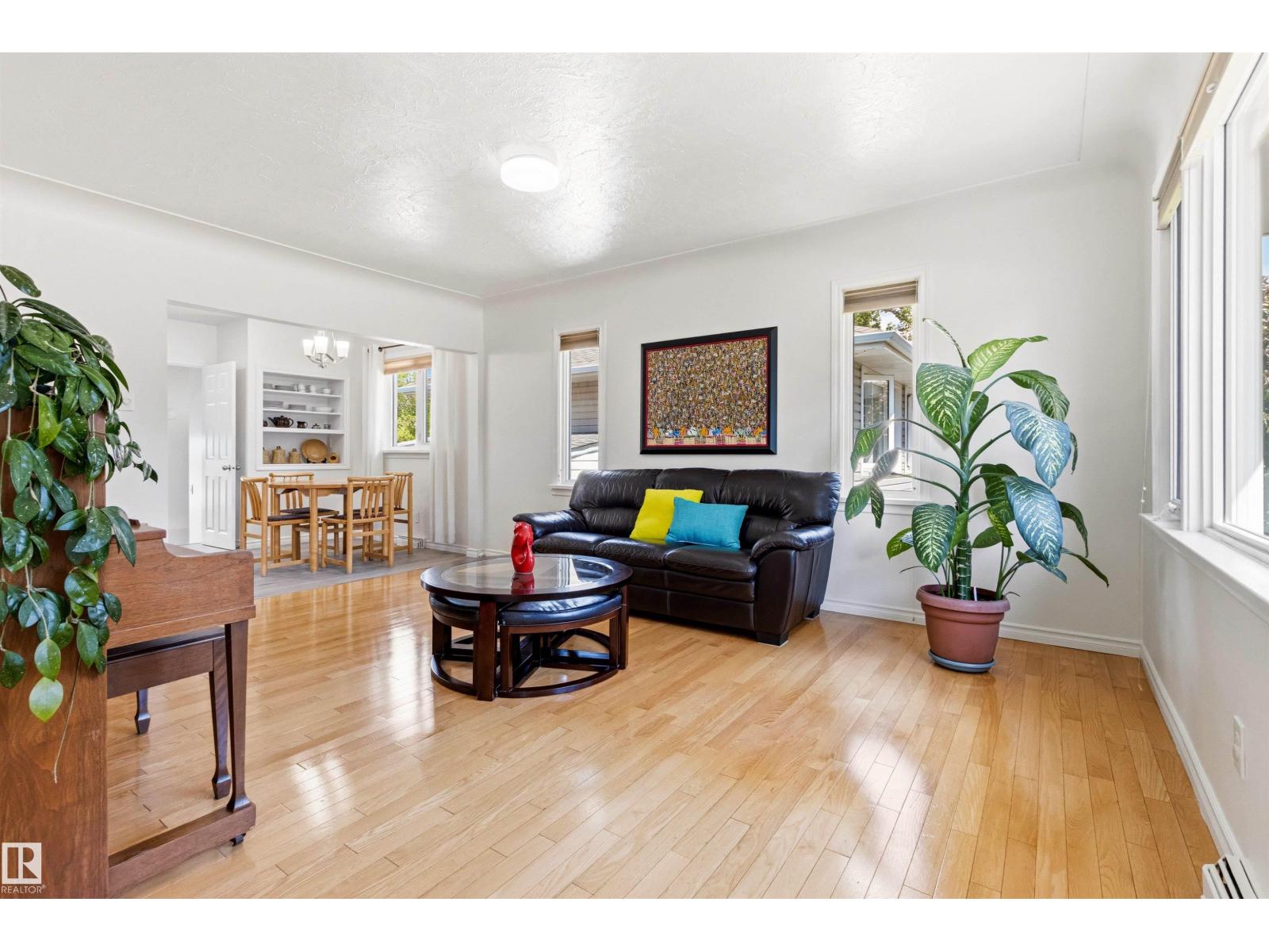 8708 89 AV NW - photo 4