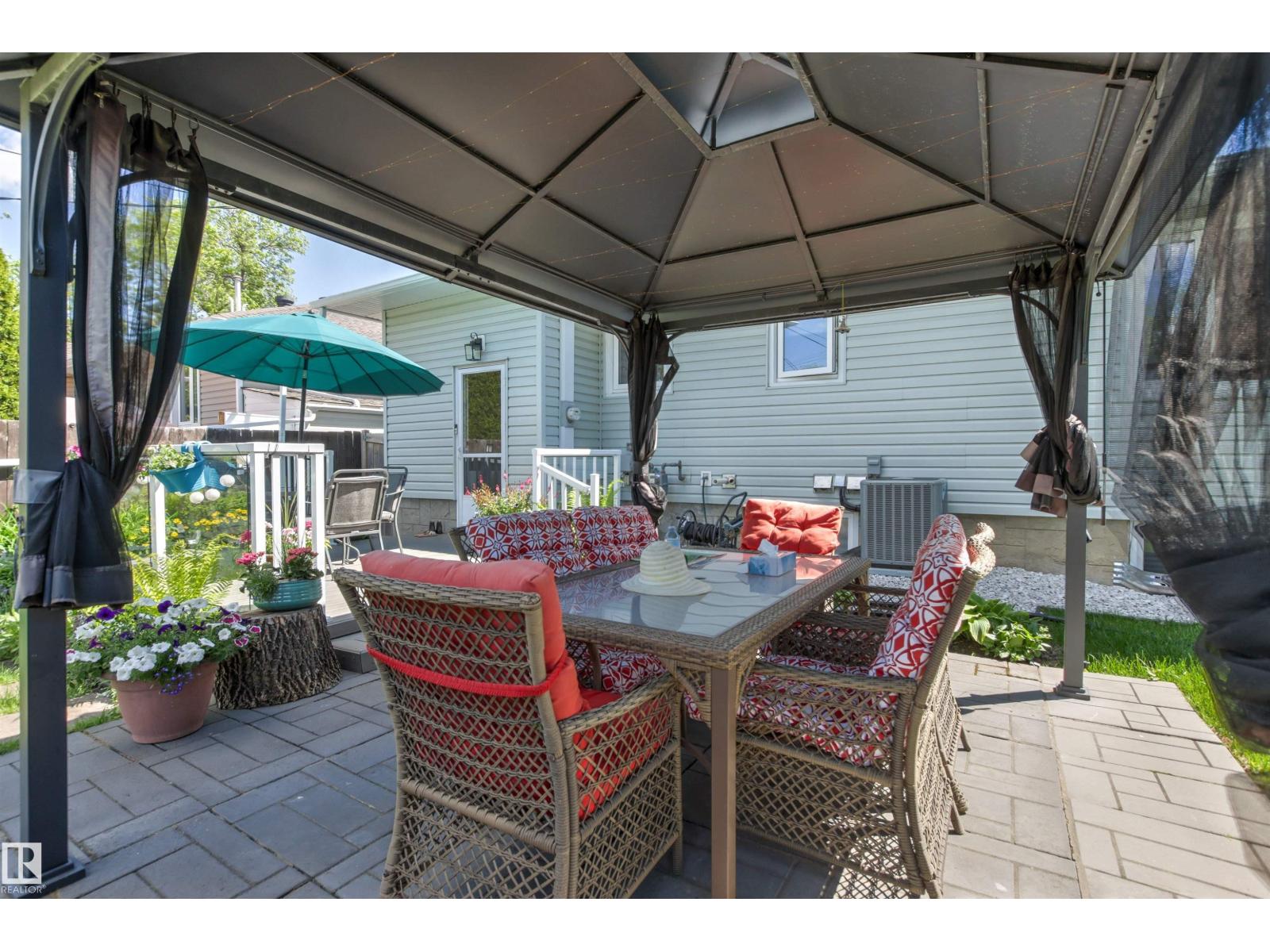 8708 89 AV NW — photo 43