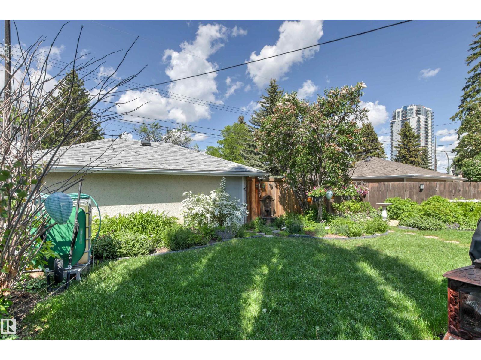8708 89 AV NW — photo 48