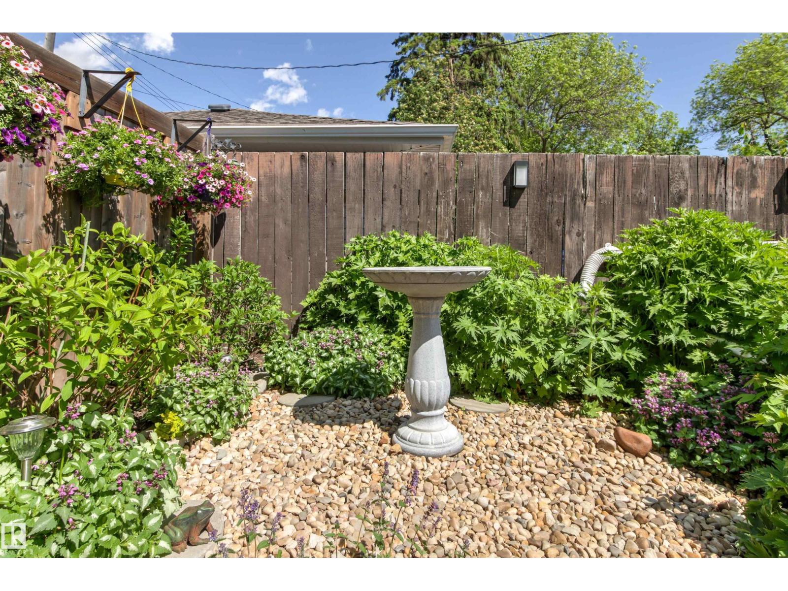 8708 89 AV NW — photo 49