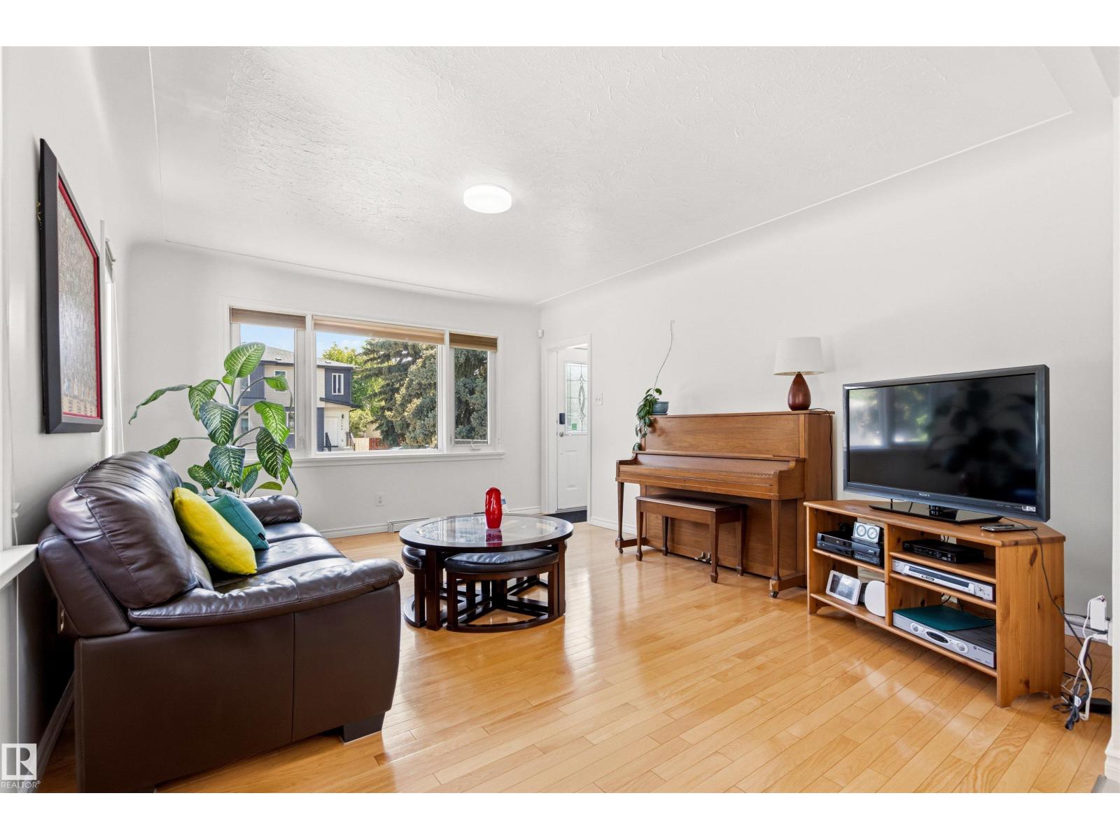 8708 89 AV NW - photo 5